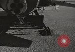 Standbild Techniker prüfen X-15 nach der Landung California United States USA, 1959, aus Sekunde 19 historischem Filmmaterial Videoclip 65675021367