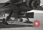 Standbild Techniker prüfen X-15 nach der Landung California United States USA, 1959, aus Sekunde 30 historischem Filmmaterial Videoclip 65675021367