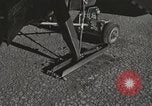 Standbild Techniker prüfen X-15 nach der Landung California United States USA, 1959, aus Sekunde 35 historischem Filmmaterial Videoclip 65675021367
