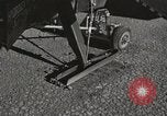 Standbild Techniker prüfen X-15 nach der Landung California United States USA, 1959, aus Sekunde 39 historischem Filmmaterial Videoclip 65675021367