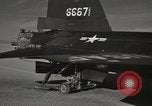 Standbild Techniker prüfen X-15 nach der Landung California United States USA, 1959, aus Sekunde 43 historischem Filmmaterial Videoclip 65675021367