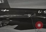 Standbild Techniker prüfen X-15 nach der Landung California United States USA, 1959, aus Sekunde 45 historischem Filmmaterial Videoclip 65675021367