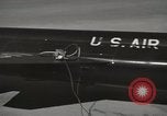 Standbild Techniker prüfen X-15 nach der Landung California United States USA, 1959, aus Sekunde 46 historischem Filmmaterial Videoclip 65675021367