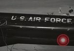 Standbild Techniker prüfen X-15 nach der Landung California United States USA, 1959, aus Sekunde 47 historischem Filmmaterial Videoclip 65675021367