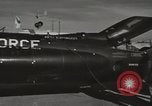 Standbild Techniker prüfen X-15 nach der Landung California United States USA, 1959, aus Sekunde 49 historischem Filmmaterial Videoclip 65675021367