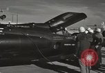 Standbild Techniker prüfen X-15 nach der Landung California United States USA, 1959, aus Sekunde 50 historischem Filmmaterial Videoclip 65675021367