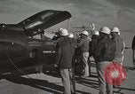 Standbild Techniker prüfen X-15 nach der Landung California United States USA, 1959, aus Sekunde 52 historischem Filmmaterial Videoclip 65675021367