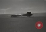 Standbild erste unabhängige Motorflug eines X-15 Rakete Ebene California United States USA, 1959, aus Sekunde 52 historischem Filmmaterial Videoclip 65675021368
