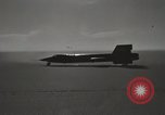 Standbild erste unabhängige Motorflug eines X-15 Rakete Ebene California United States USA, 1959, aus Sekunde 55 historischem Filmmaterial Videoclip 65675021368