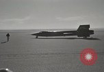 Standbild erste unabhängige Motorflug eines X-15 Rakete Ebene California United States USA, 1959, aus Sekunde 57 historischem Filmmaterial Videoclip 65675021368