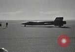 Standbild erste unabhängige Motorflug eines X-15 Rakete Ebene California United States USA, 1959, aus Sekunde 58 historischem Filmmaterial Videoclip 65675021368