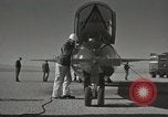 Standbild Erster Motorflug der X-15 California United States USA, 1959, aus Sekunde 17 historischem Filmmaterial Videoclip 65675021369