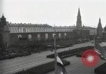 Standbild Moskau Parade feiert 40-jähriges Bestehen der Sowjetunion Moskau Russland Sowjetunion, 1957, aus Sekunde 5 historischem Filmmaterial Videoclip 65675021410