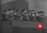 Standbild Moskau Parade feiert 40-jähriges Bestehen der Sowjetunion Moskau Russland Sowjetunion, 1957, aus Sekunde 6 historischem Filmmaterial Videoclip 65675021410
