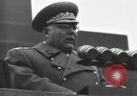 Standbild Moskau Parade feiert 40-jähriges Bestehen der Sowjetunion Moskau Russland Sowjetunion, 1957, aus Sekunde 22 historischem Filmmaterial Videoclip 65675021410
