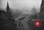 Standbild Moskau Parade feiert 40-jähriges Bestehen der Sowjetunion Moskau Russland Sowjetunion, 1957, aus Sekunde 34 historischem Filmmaterial Videoclip 65675021410
