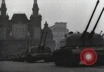 Standbild Moskau Parade feiert 40-jähriges Bestehen der Sowjetunion Moskau Russland Sowjetunion, 1957, aus Sekunde 37 historischem Filmmaterial Videoclip 65675021410