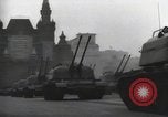 Standbild Moskau Parade feiert 40-jähriges Bestehen der Sowjetunion Moskau Russland Sowjetunion, 1957, aus Sekunde 39 historischem Filmmaterial Videoclip 65675021410