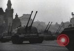 Standbild Moskau Parade feiert 40-jähriges Bestehen der Sowjetunion Moskau Russland Sowjetunion, 1957, aus Sekunde 40 historischem Filmmaterial Videoclip 65675021410