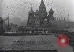 Standbild Moskau Parade feiert 40-jähriges Bestehen der Sowjetunion Moskau Russland Sowjetunion, 1957, aus Sekunde 58 historischem Filmmaterial Videoclip 65675021410