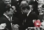 Standbild John Fitzgerald Kennedy Präsentation zu großen Cooper United States USA, 1963, aus Sekunde 25 historischem Filmmaterial Videoclip 65675021468