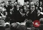 Standbild John Fitzgerald Kennedy Präsentation zu großen Cooper United States USA, 1963, aus Sekunde 34 historischem Filmmaterial Videoclip 65675021468