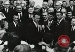 Standbild John Fitzgerald Kennedy Präsentation zu großen Cooper United States USA, 1963, aus Sekunde 37 historischem Filmmaterial Videoclip 65675021468