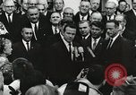Standbild John Fitzgerald Kennedy Präsentation zu großen Cooper United States USA, 1963, aus Sekunde 38 historischem Filmmaterial Videoclip 65675021468