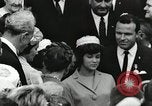 Standbild John Fitzgerald Kennedy Präsentation zu großen Cooper United States USA, 1963, aus Sekunde 57 historischem Filmmaterial Videoclip 65675021468