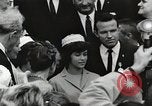 Standbild John Fitzgerald Kennedy Präsentation zu großen Cooper United States USA, 1963, aus Sekunde 58 historischem Filmmaterial Videoclip 65675021468