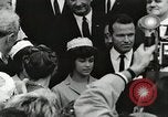 Standbild John Fitzgerald Kennedy Präsentation zu großen Cooper United States USA, 1963, aus Sekunde 59 historischem Filmmaterial Videoclip 65675021468