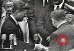 Standbild Weiße Haus Preisverleihung United States USA, 1963, aus Sekunde 3 historischem Filmmaterial Videoclip 65675021469