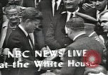Standbild Weiße Haus Preisverleihung United States USA, 1963, aus Sekunde 5 historischem Filmmaterial Videoclip 65675021469