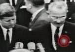 Standbild Weiße Haus Preisverleihung United States USA, 1963, aus Sekunde 19 historischem Filmmaterial Videoclip 65675021469
