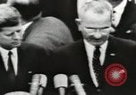 Standbild Weiße Haus Preisverleihung United States USA, 1963, aus Sekunde 24 historischem Filmmaterial Videoclip 65675021469