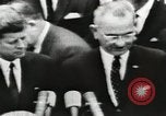 Standbild Weiße Haus Preisverleihung United States USA, 1963, aus Sekunde 25 historischem Filmmaterial Videoclip 65675021469