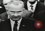 Standbild Weiße Haus Preisverleihung United States USA, 1963, aus Sekunde 33 historischem Filmmaterial Videoclip 65675021469