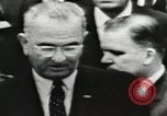 Standbild Weiße Haus Preisverleihung United States USA, 1963, aus Sekunde 38 historischem Filmmaterial Videoclip 65675021469