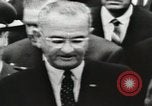 Standbild Weiße Haus Preisverleihung United States USA, 1963, aus Sekunde 41 historischem Filmmaterial Videoclip 65675021469