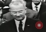 Standbild Weiße Haus Preisverleihung United States USA, 1963, aus Sekunde 43 historischem Filmmaterial Videoclip 65675021469