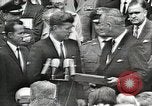 Standbild Weiße Haus Preisverleihung United States USA, 1963, aus Sekunde 44 historischem Filmmaterial Videoclip 65675021469
