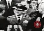 Standbild Weiße Haus Preisverleihung United States USA, 1963, aus Sekunde 48 historischem Filmmaterial Videoclip 65675021469