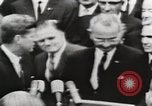 Standbild Weiße Haus Preisverleihung United States USA, 1963, aus Sekunde 54 historischem Filmmaterial Videoclip 65675021469