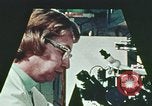Standbild Junge Kinder lernen fahren Nassau County New York USA, 1974, aus Sekunde 1 historischem Filmmaterial Videoclip 65675021547