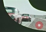 Standbild Junge Kinder lernen fahren Nassau County New York USA, 1974, aus Sekunde 3 historischem Filmmaterial Videoclip 65675021547