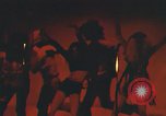 Standbild Junge Kinder lernen fahren Nassau County New York USA, 1974, aus Sekunde 5 historischem Filmmaterial Videoclip 65675021547