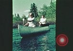 Standbild Junge Kinder lernen fahren Nassau County New York USA, 1974, aus Sekunde 13 historischem Filmmaterial Videoclip 65675021547