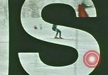 Standbild Junge Kinder lernen fahren Nassau County New York USA, 1974, aus Sekunde 16 historischem Filmmaterial Videoclip 65675021547