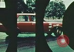 Standbild Junge Kinder lernen fahren Nassau County New York USA, 1974, aus Sekunde 18 historischem Filmmaterial Videoclip 65675021547