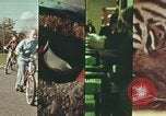 Standbild Junge Kinder lernen fahren Nassau County New York USA, 1974, aus Sekunde 56 historischem Filmmaterial Videoclip 65675021547
